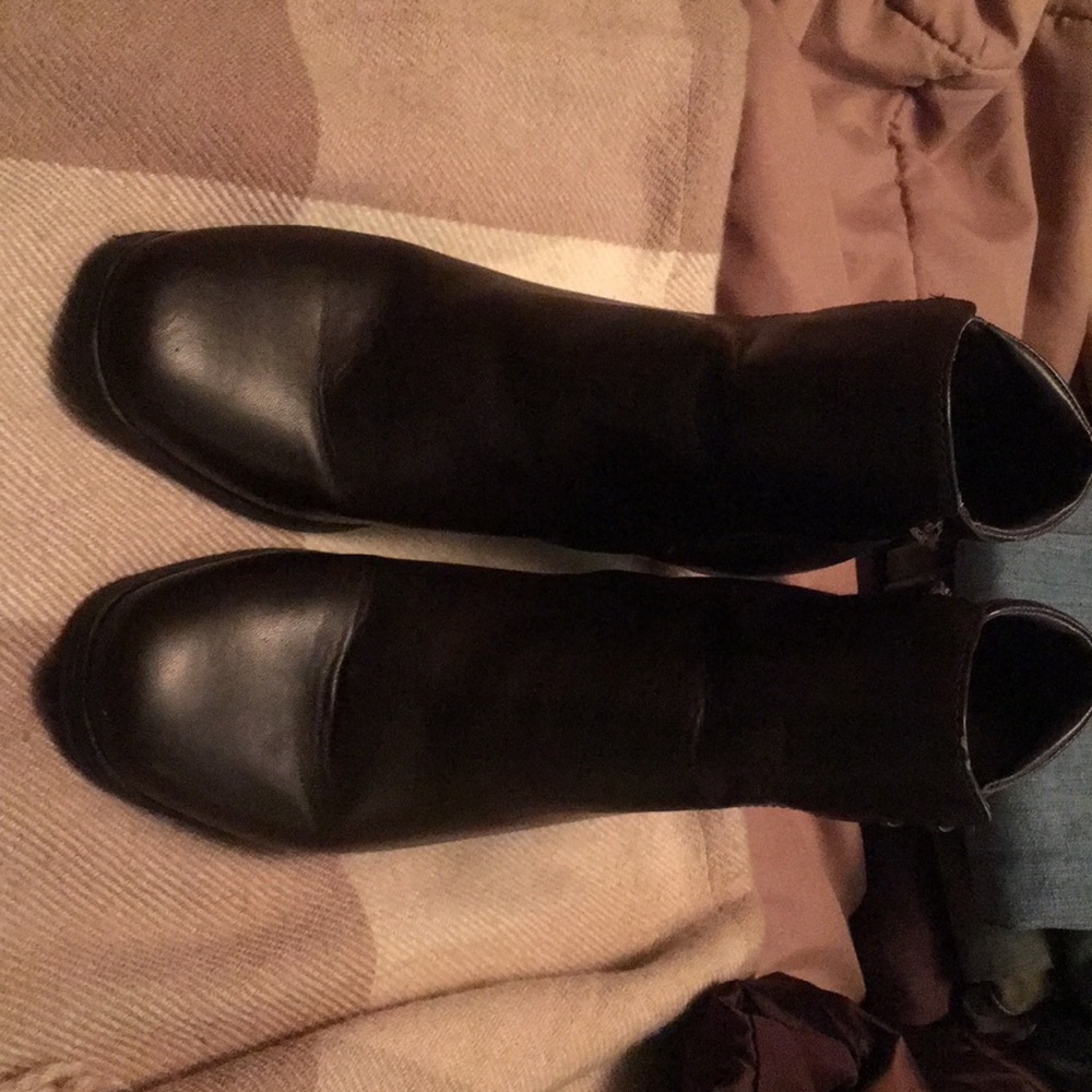 Brown faux leather boot by Khombu size 9